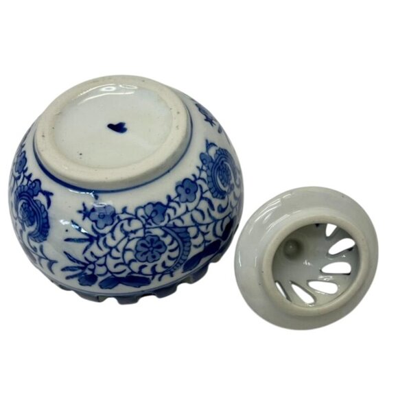 Vintage Blue White Porcelain Pierced Jar with Lid Chinoiserie Floral Motif - Picture 5 of 6
